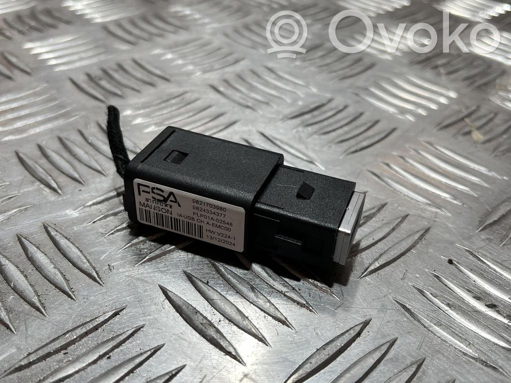 Enchufe conector USB   9821703980,9821703980