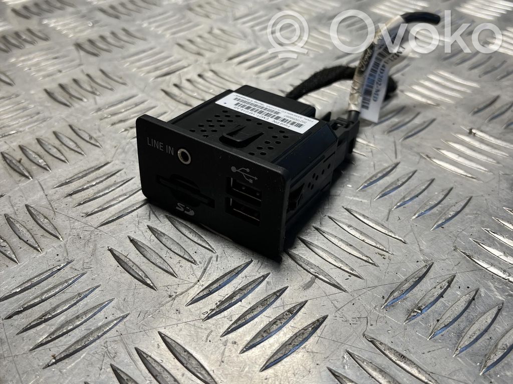 Ford Edge II AUX in-socket connector 
