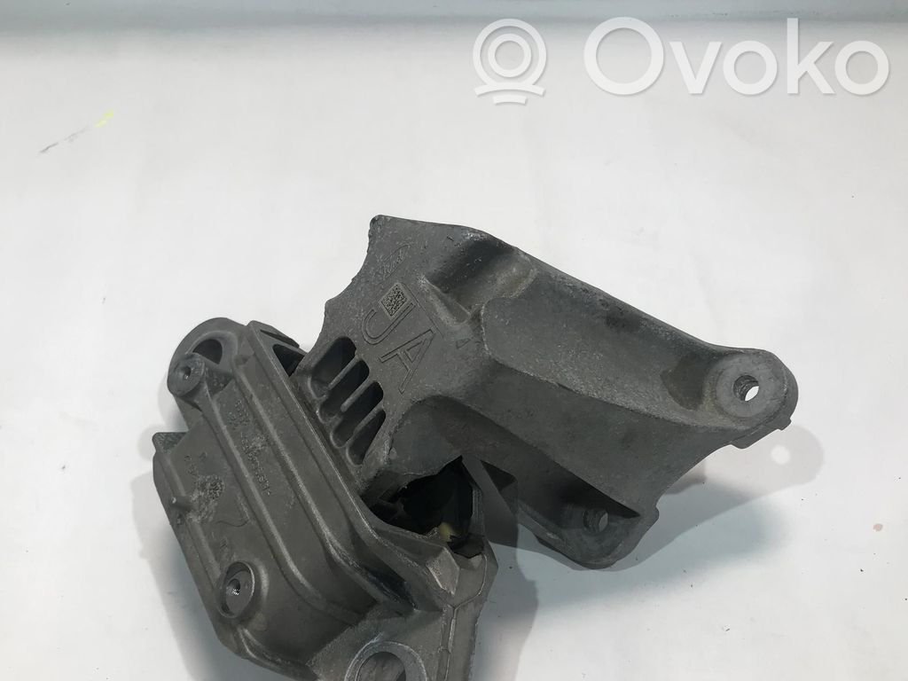 Ford Focus Gearbox mounting bracket 