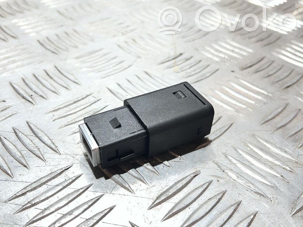 Jeep Avenger Enchufe conector USB 