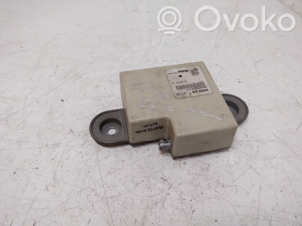 Antenna control unit   693502401
