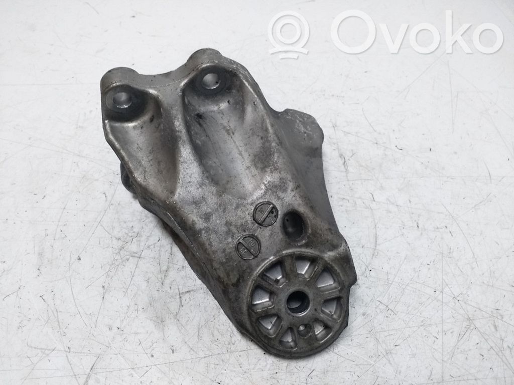 Audi Q7 4L Engine mounting bracket 