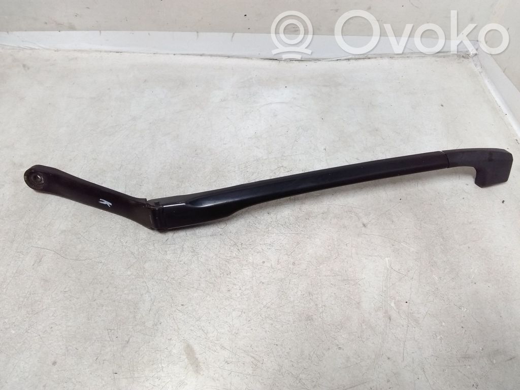 Volkswagen Phaeton Front wiper blade arm 