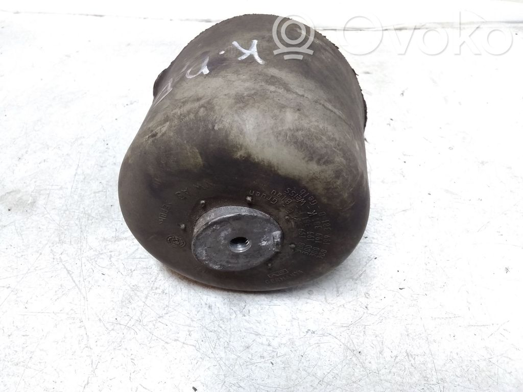 Volkswagen Phaeton Engine mount bracket 