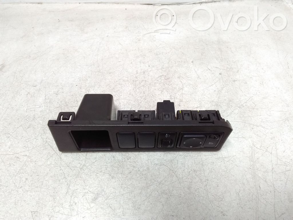 Nissan Note (E11) Wing mirror switch 