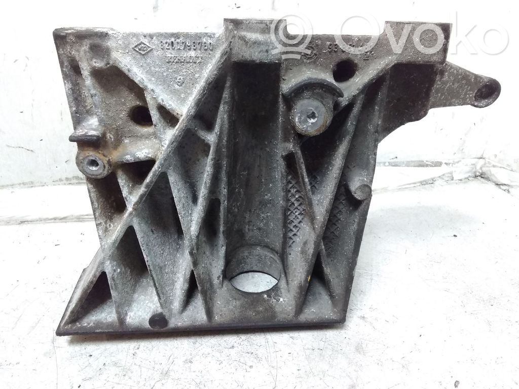 Engine mounting bracket   8200798760,93851481