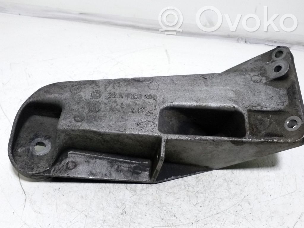 BMW X5 E53 Engine mounting bracket 