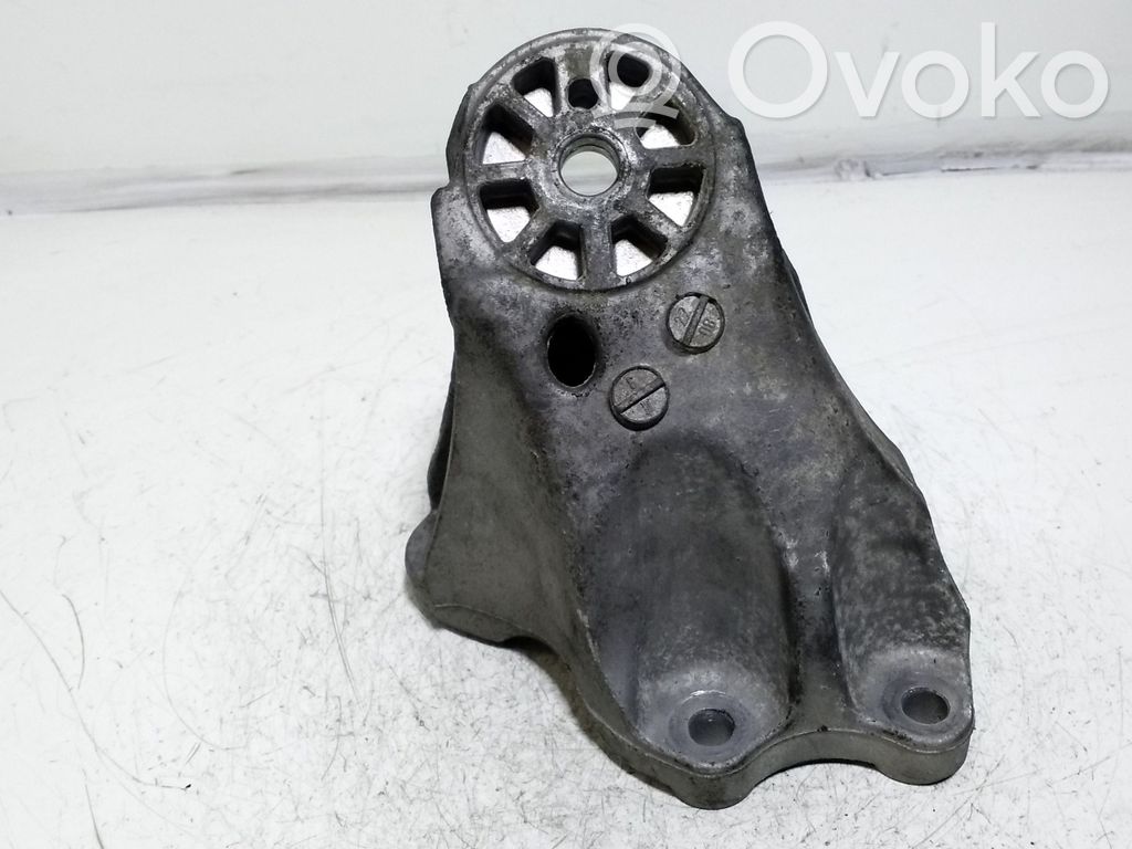 Audi Q7 4L Engine mounting bracket 