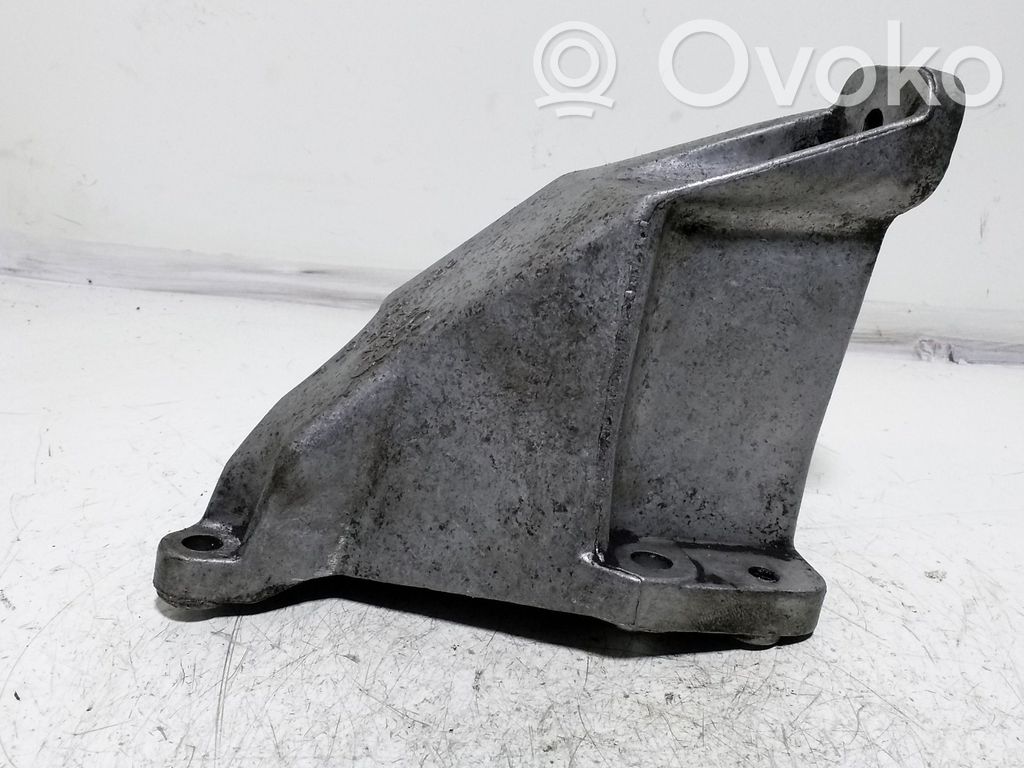 Volkswagen PASSAT B5 Engine mounting bracket 