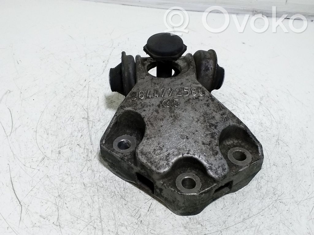 Citroen Xsara Picasso Engine mounting bracket 