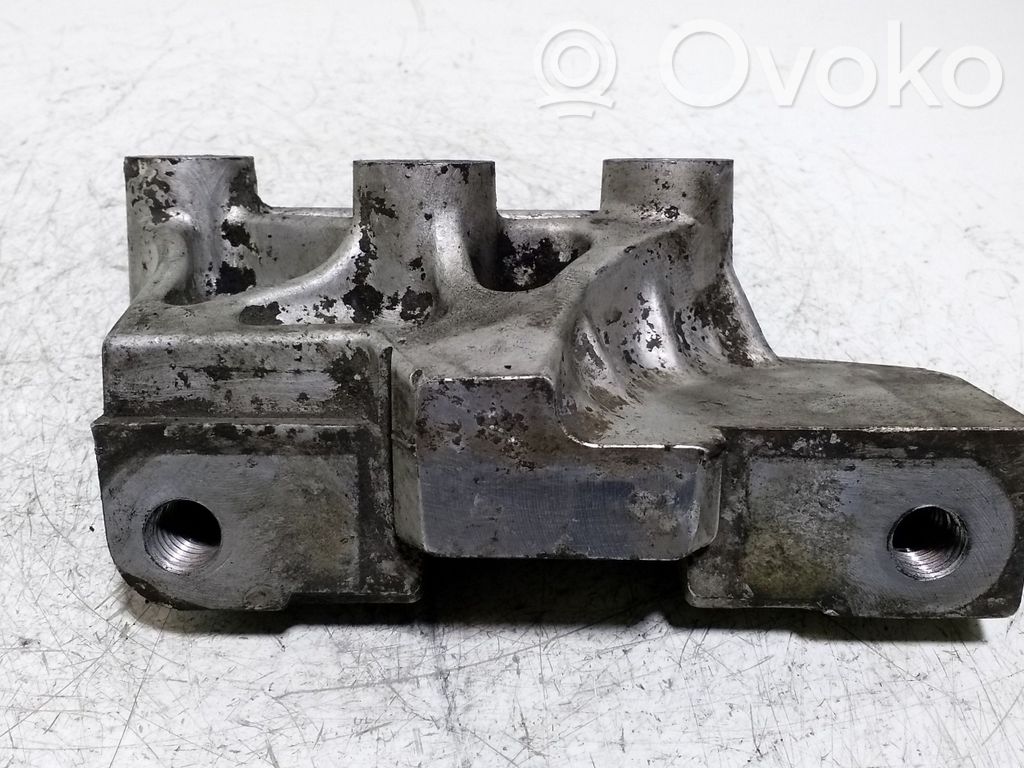 Engine mounting bracket   90542119F