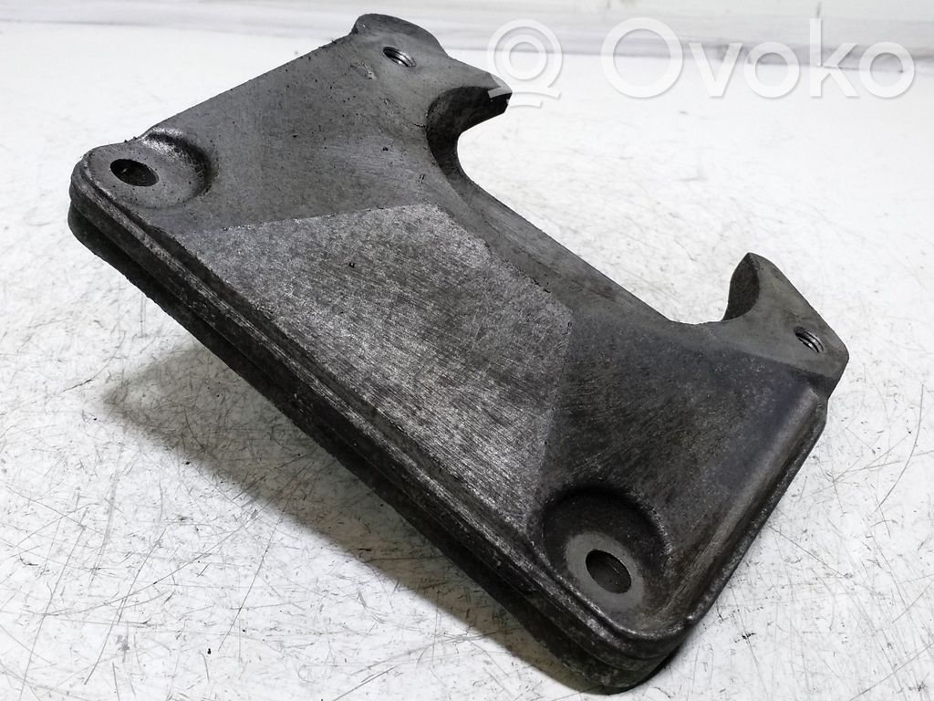 BMW 5 E60 E61 Engine mounting bracket 