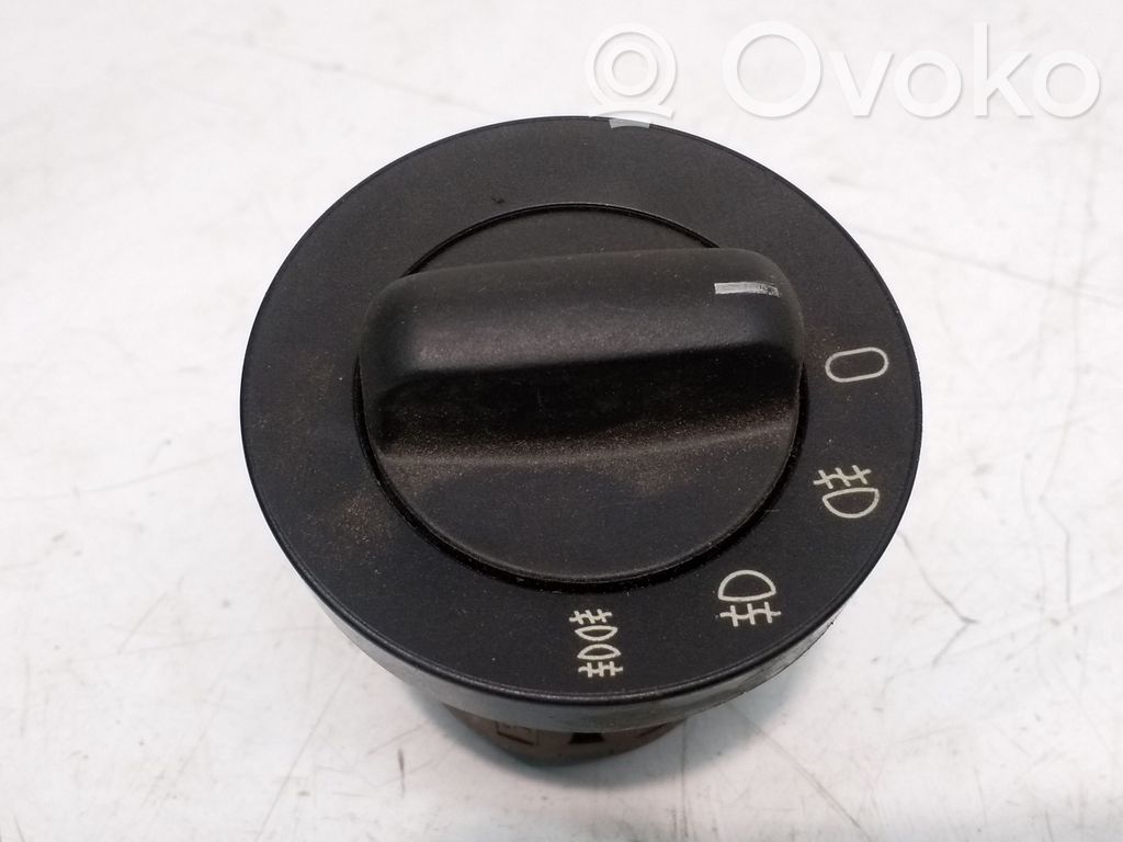 Lichtschalter   8363684