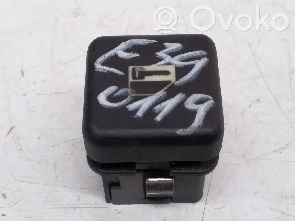 Central locking switch button   8360828