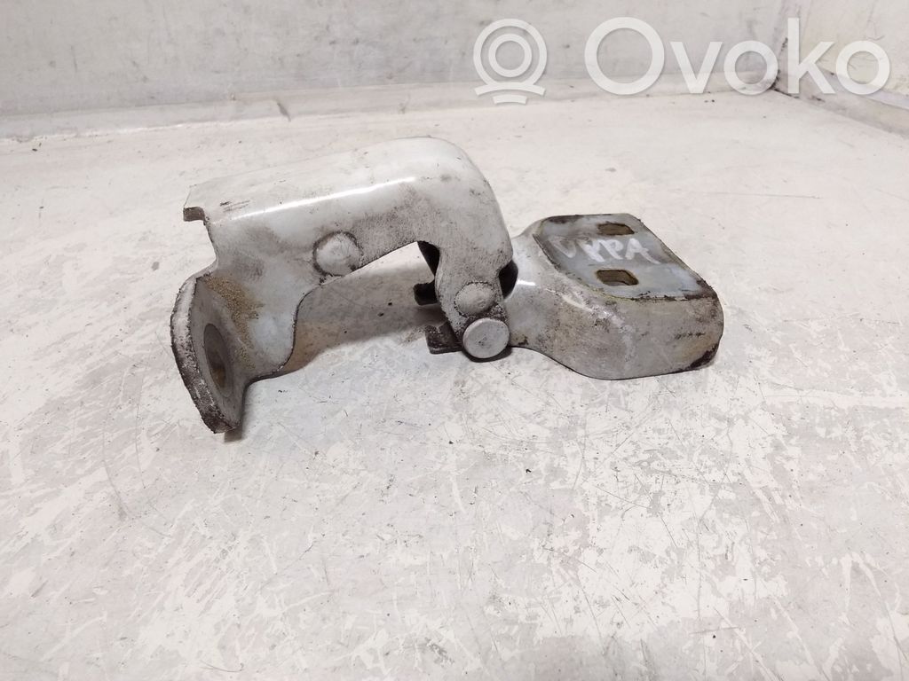 Nissan Primastar Front door lower hinge 
