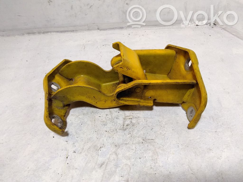 Opel Vivaro Loading door lower hinge 