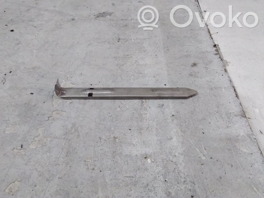 Halterung Scheinwerfer   30678340