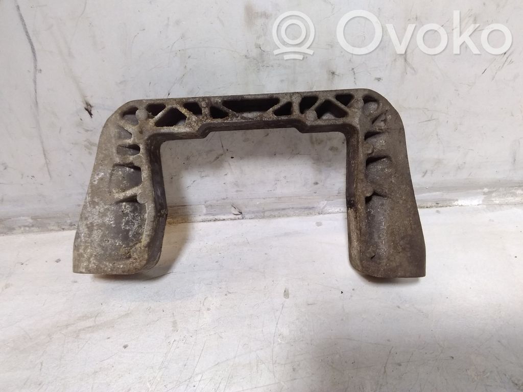 Volvo V50 Engine mounting bracket 
