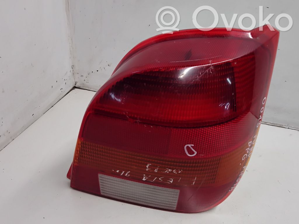 Ford Fiesta Aizmugurējais lukturis virsbūvē 