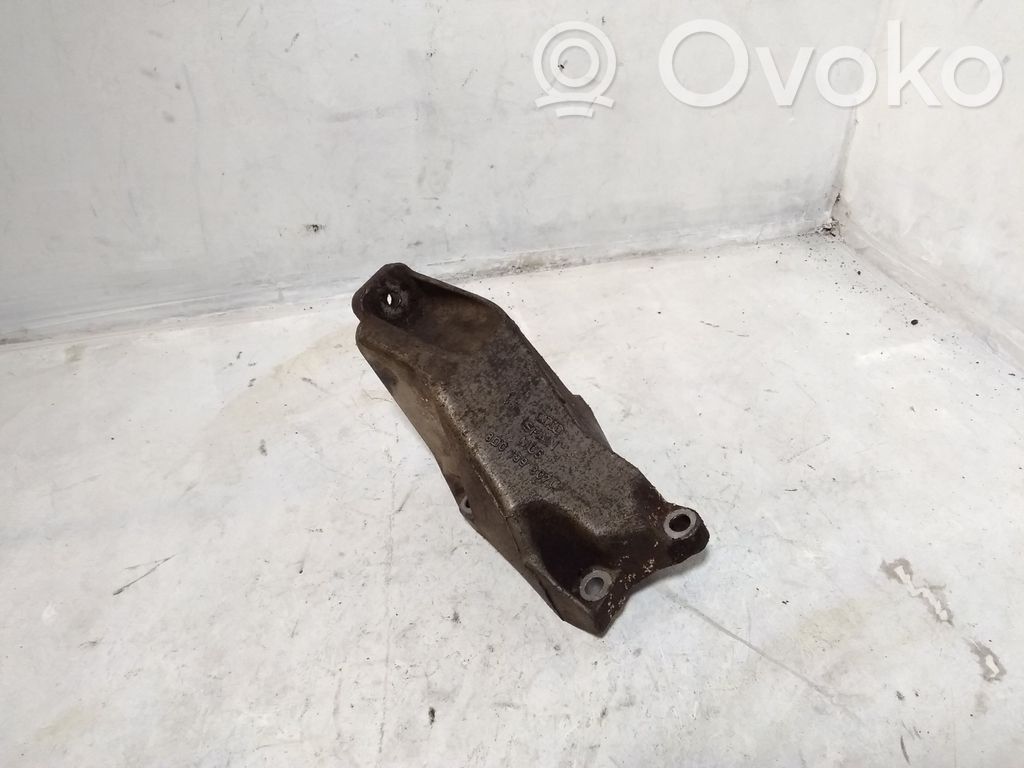 Łapa / Mocowanie silnika   8D0199307L