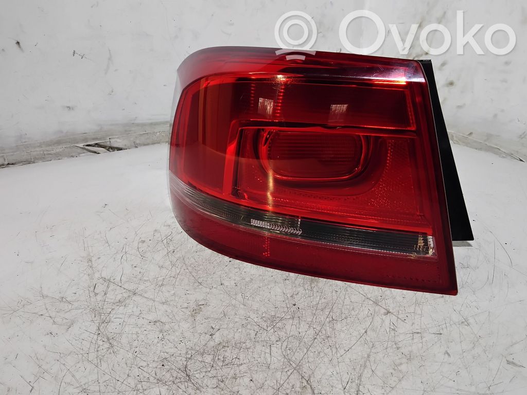 Volkswagen PASSAT B7 Lampa tylna 