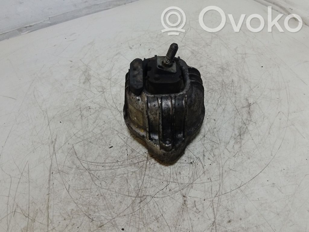 Soporte de montaje del motor   13981112