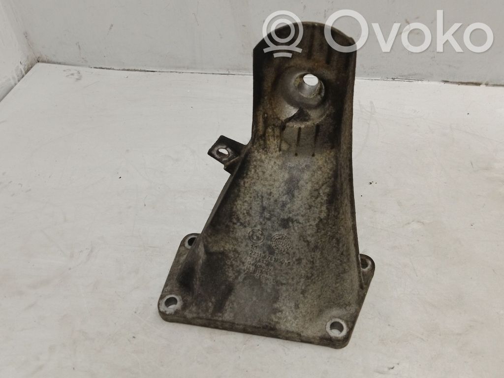 BMW 5 E60 E61 Engine mounting bracket 