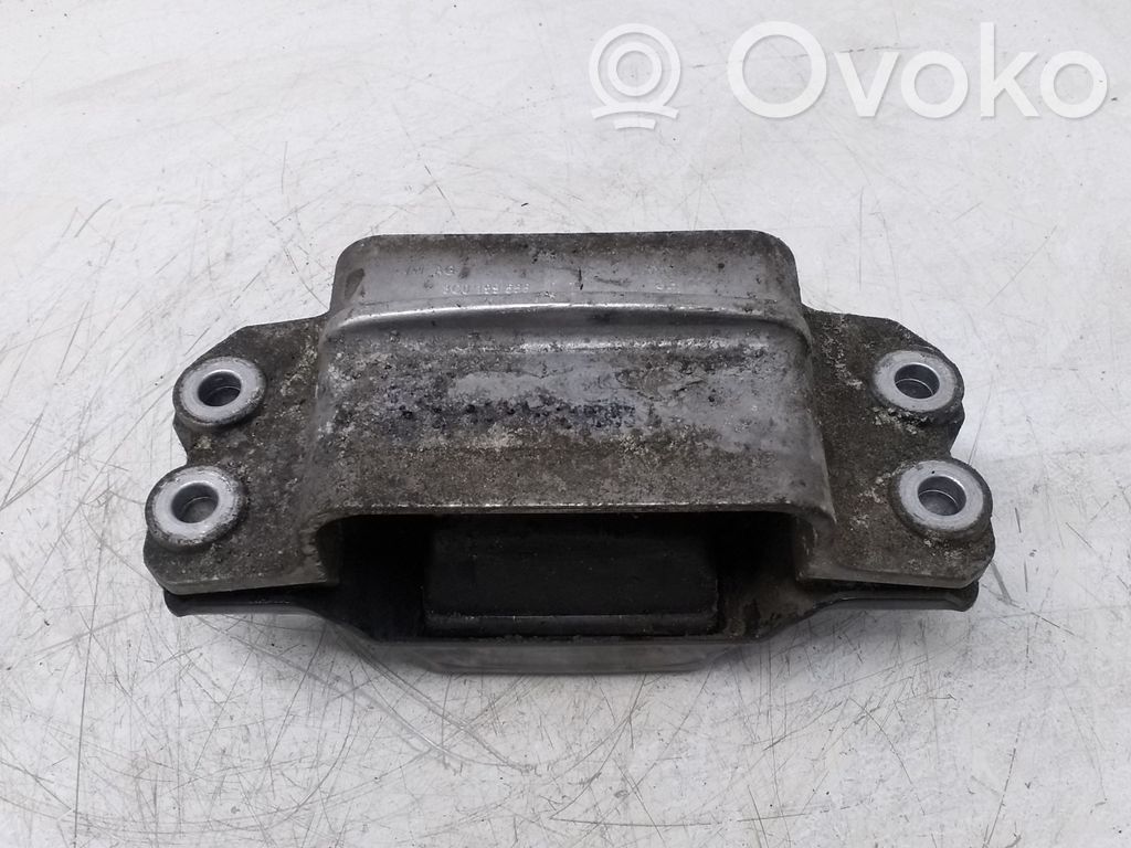 Volkswagen PASSAT B6 Moottorin kiinnikekorvake