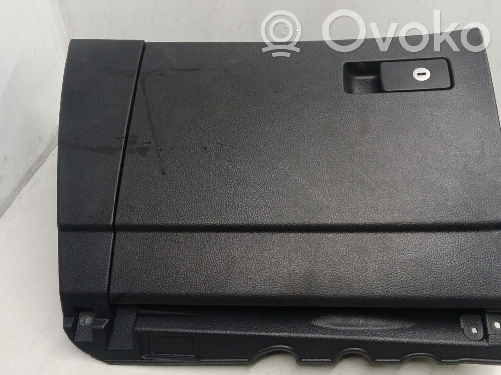 Volkswagen Sharan Schowek deski rozdzielczej 