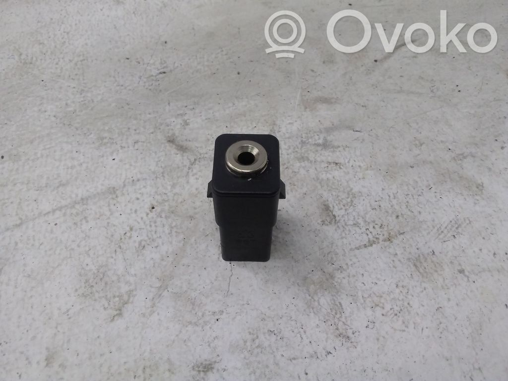 Jaguar XF X250 AUX in-socket connector 