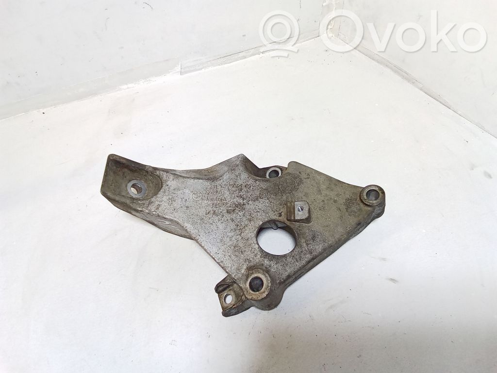 BMW 1 E82 E88 Engine mounting bracket 