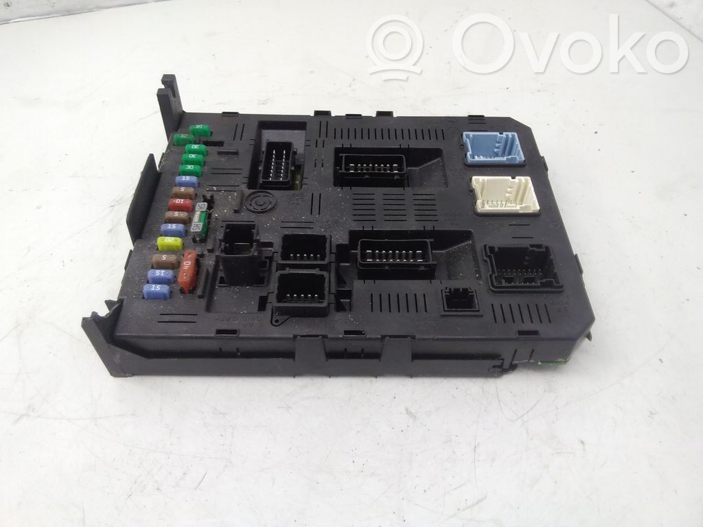 Peugeot 607 Fuse module 