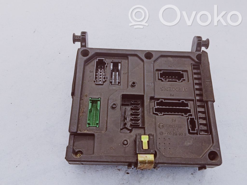 Ford Galaxy Fuse module 