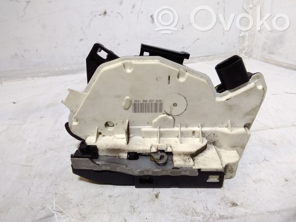 Volkswagen PASSAT CC Serratura portiera anteriore