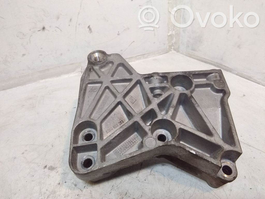 Nissan Qashqai+2 Engine mounting bracket 