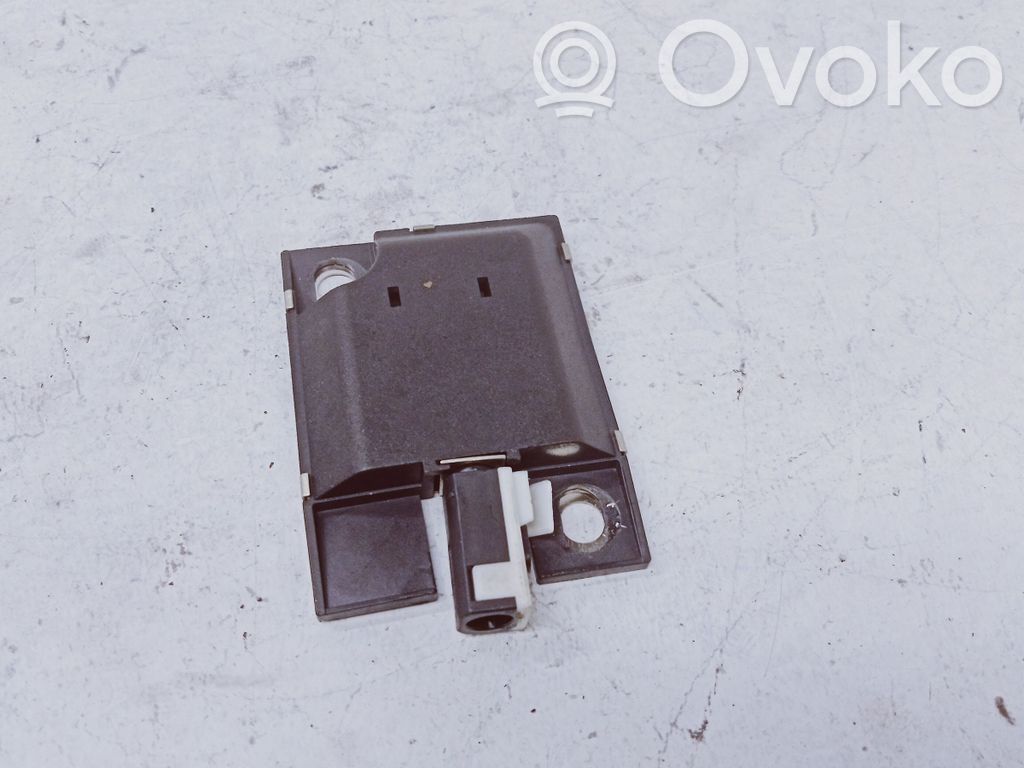 Mercedes-Benz CLS C219 Amplificatore antenna