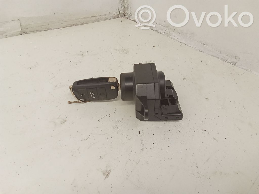 Audi Q7 4L Užvedimo spynelė 