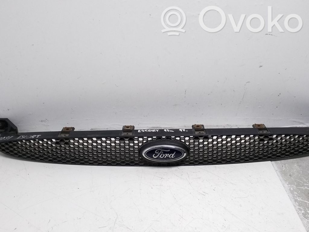 Front grill   95AB8200B2D