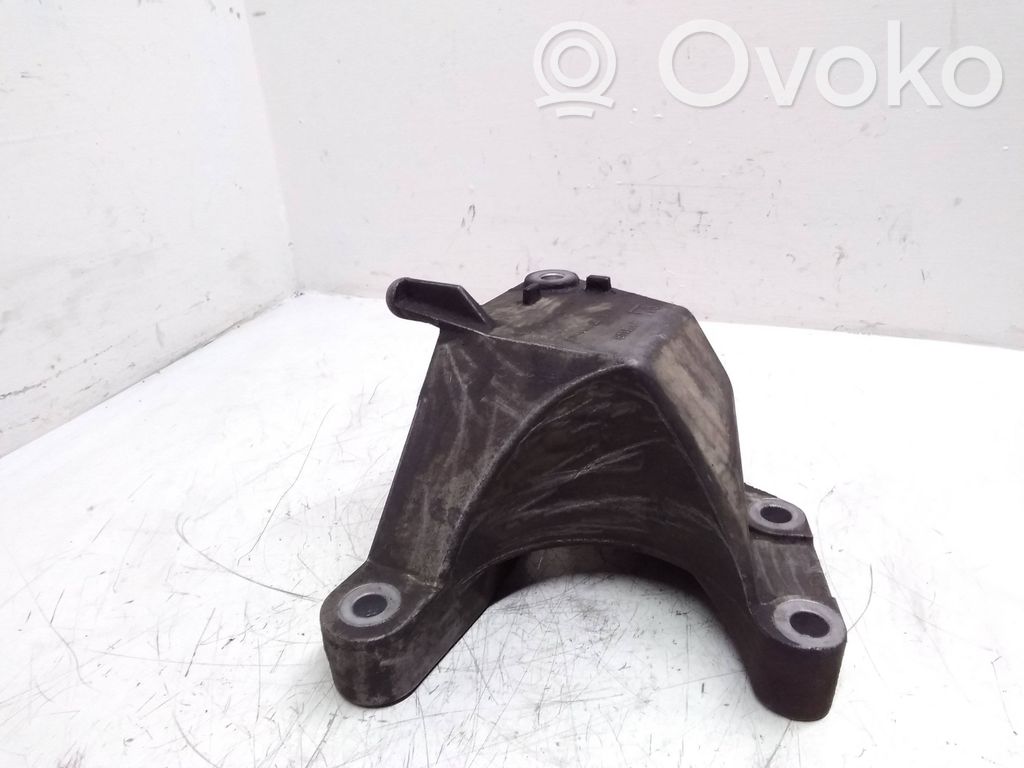 Engine mounting bracket   9191148