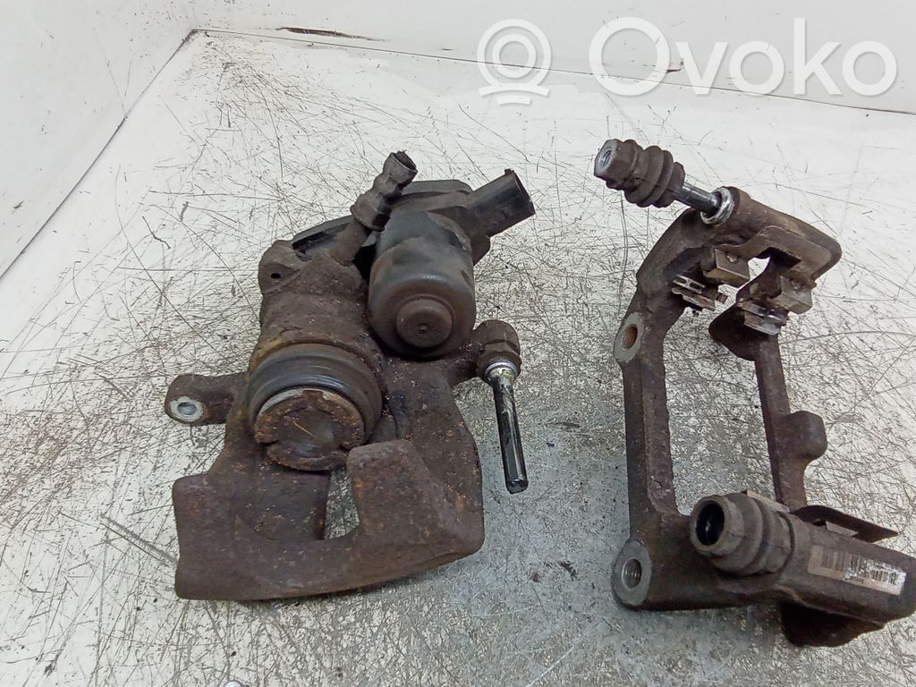 Audi A4 S4 B8 8K Galinis suportas 