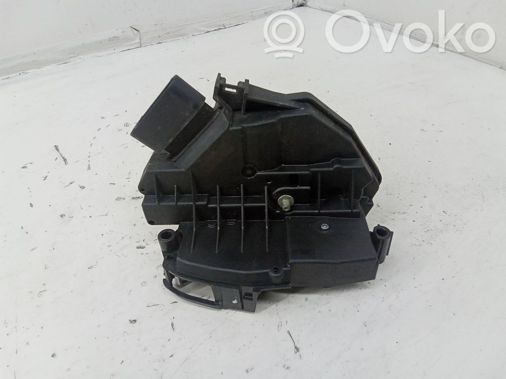 Ford Mondeo MK V Priekšpusē slēdzene 