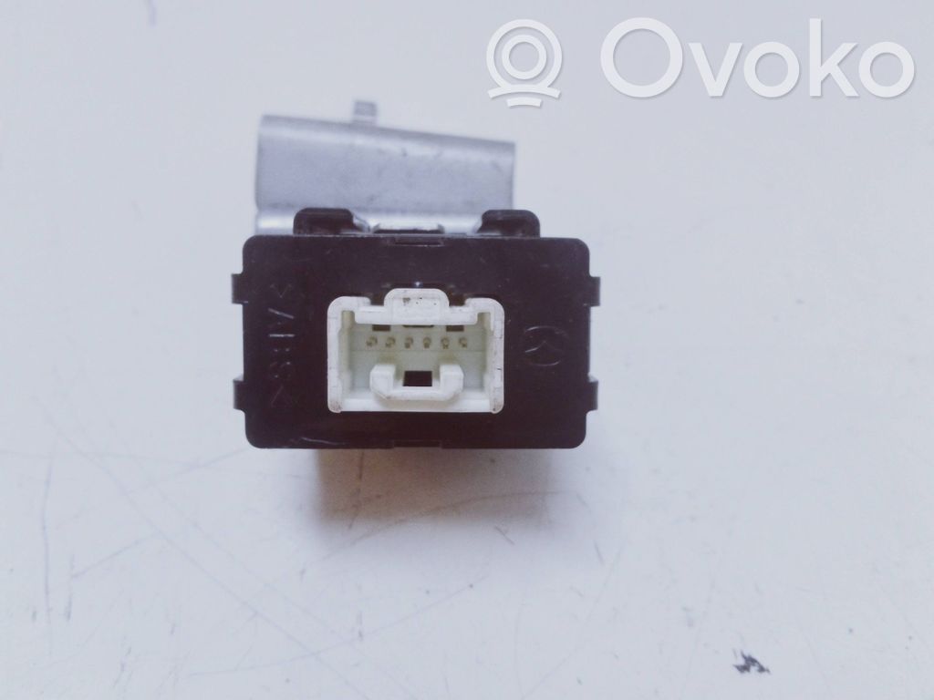 Mazda 5 Fuel pump relay 
