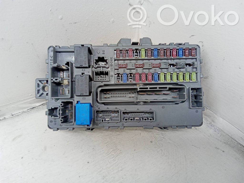 Honda Accord Ramka / Moduł bezpieczników 