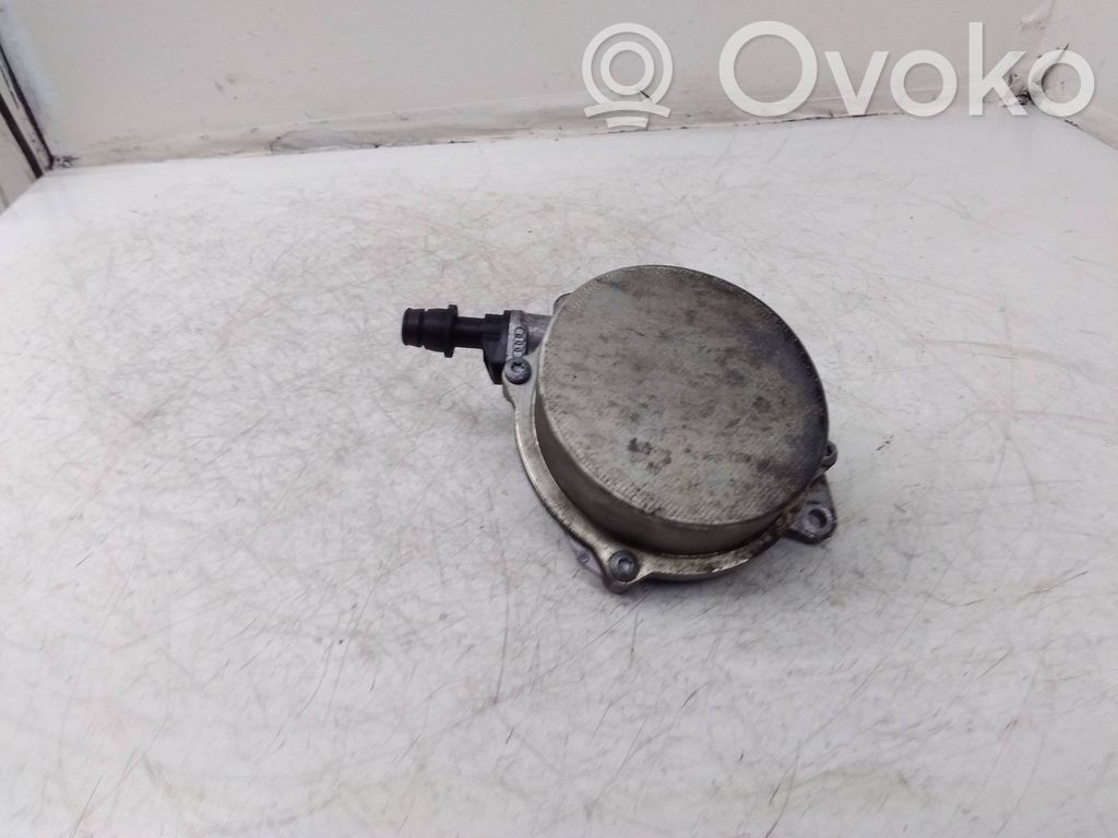 Volkswagen Touareg II Vacuum pump 