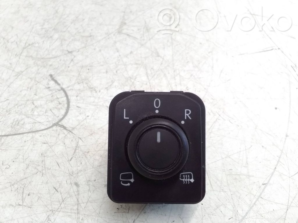 Volkswagen PASSAT B8 Wing mirror switch 