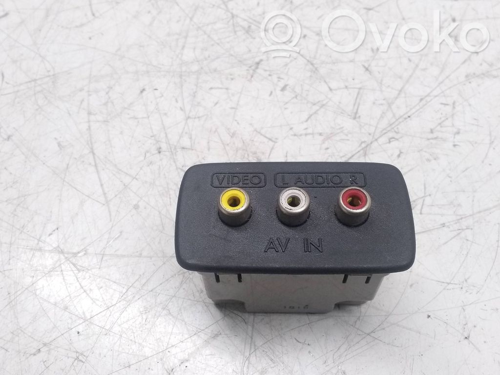 AUX in-socket connector