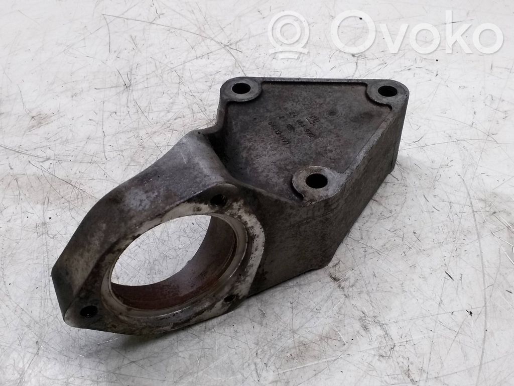 Opel Zafira A Engine mounting bracket 
