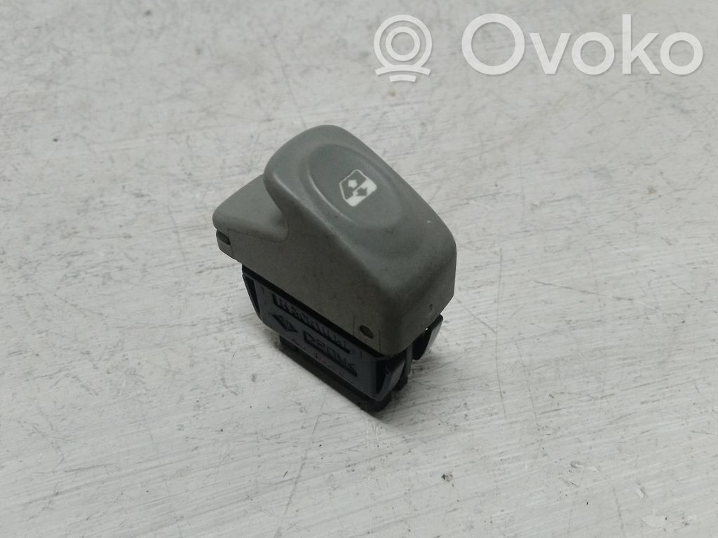 Renault Twingo I Electric window control switch 
