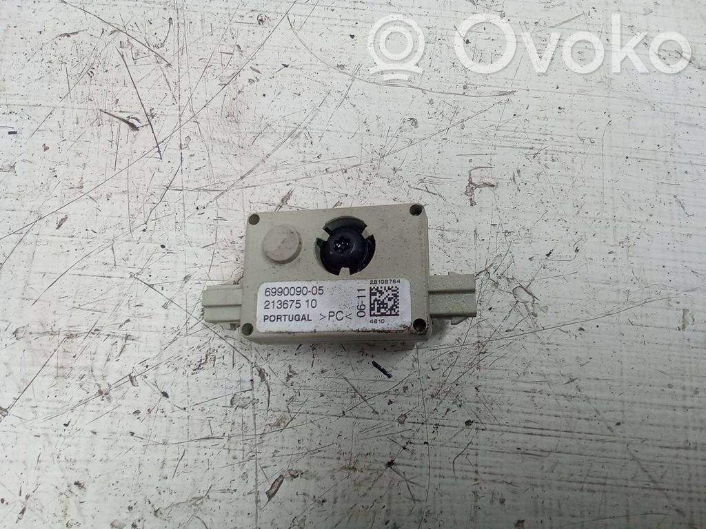 Pystyantennivahvistin   6990090