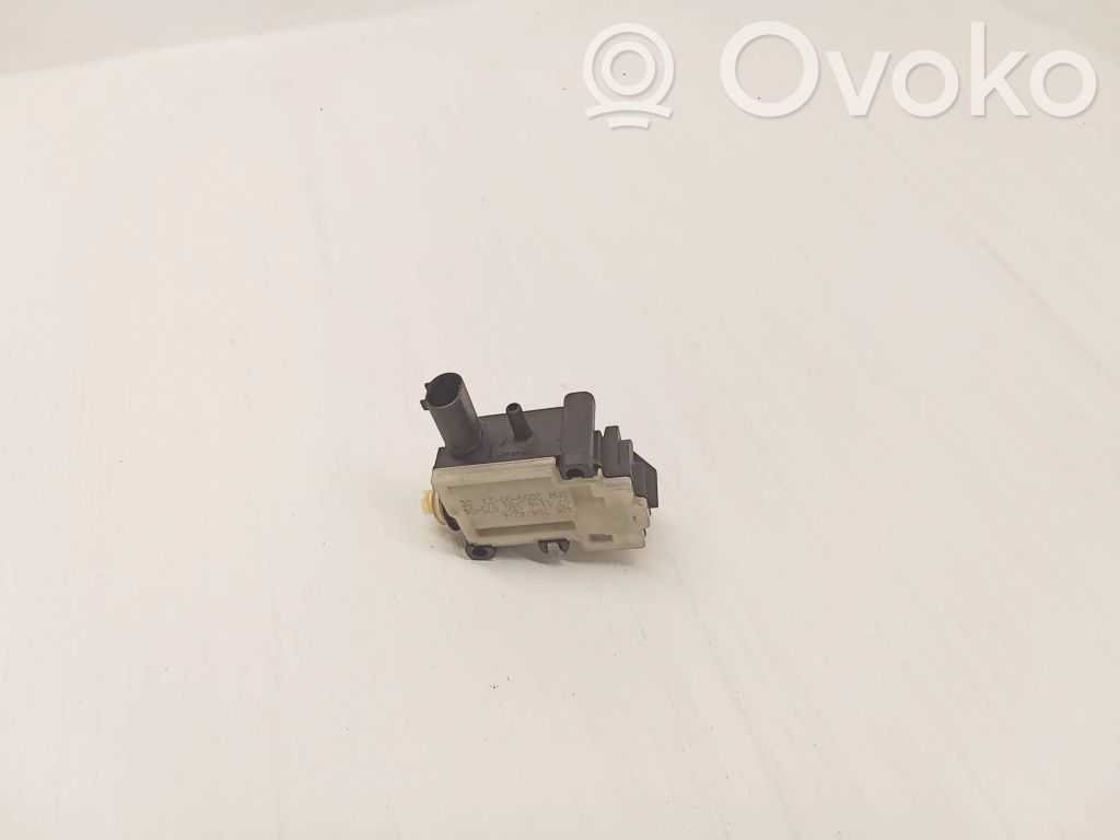 BMW 1 E81 E87 Fuel tank cap lock 